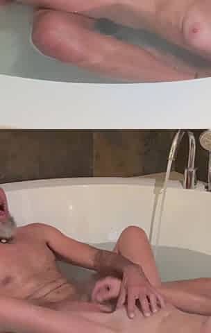 Wildspaincouple in the Bathtub - Romantic Sex