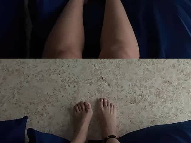 Small feet willing to m@sturbate your large ramrod