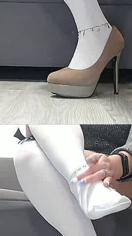 (88) White Foot Stockings