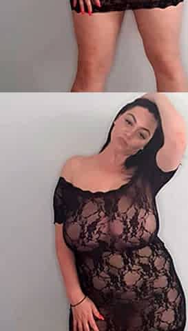 Big boob brunette masturbates on webcam