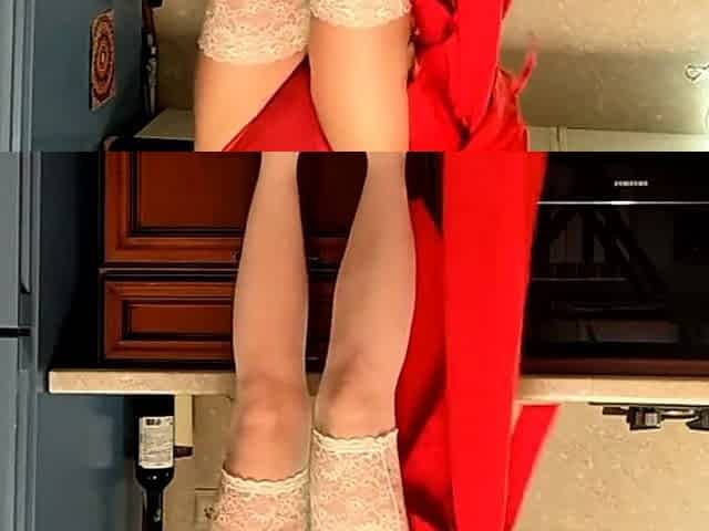 Solo Female Masturbates on Table