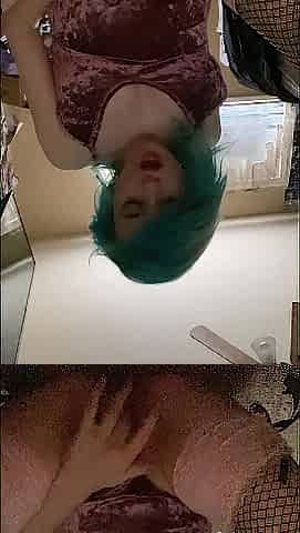 eighteen Year Old Masturbating & Cumming