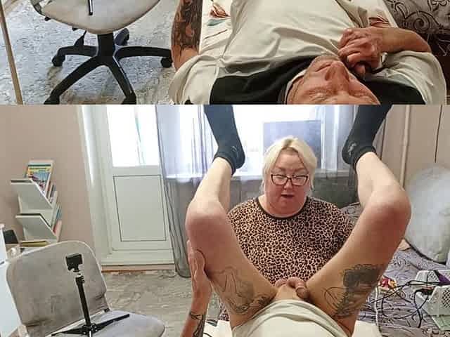 Stepmom Plays with My Dick with Her Hands and Mouth Until I Cum