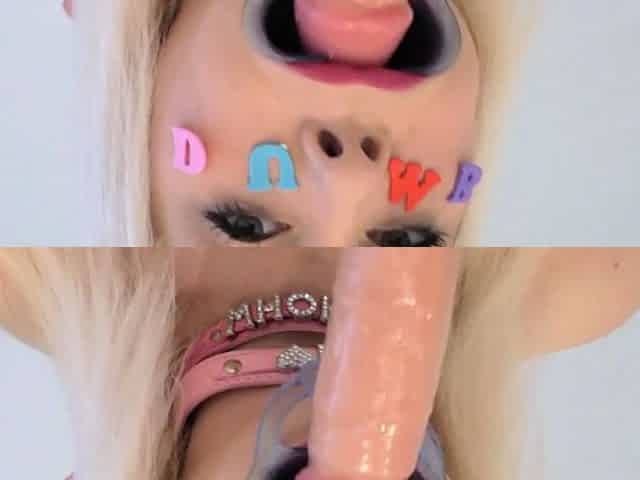 Blonde solo toying