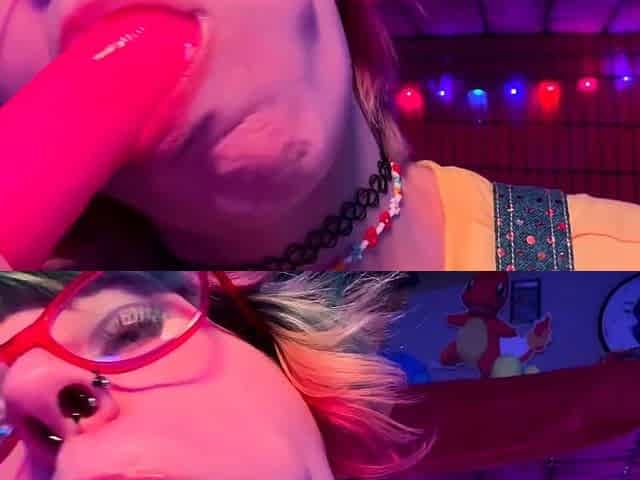 Hot amateur webcam teen masturbates for their fans