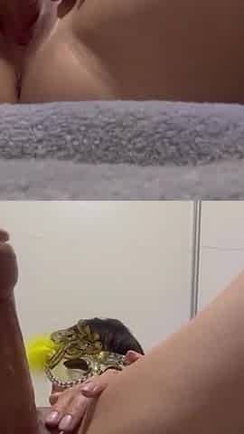 The Way This Dildo Pushes in and Out