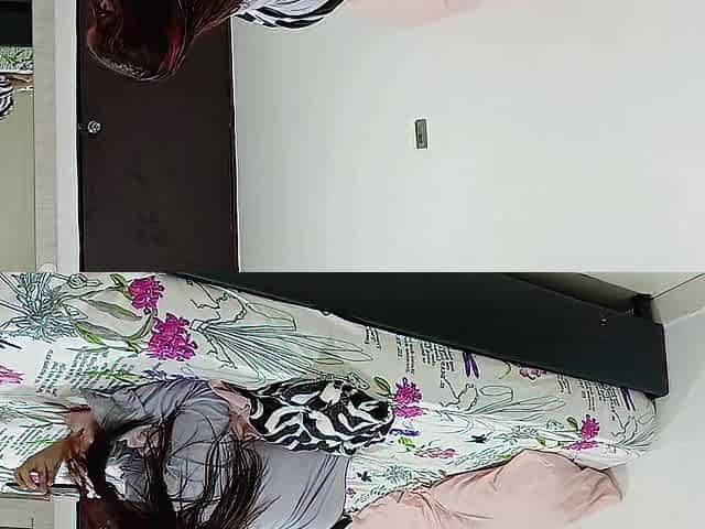 QUE RICO ME COMPLACE ESTE HOMBRE CON UN SERVICIO RAUNCHY EN MI HABITACION 1 PARTE