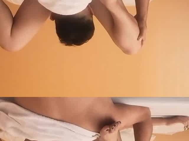 Vagina licking. That guy eats his girlfriend's vagina until this babe cum. This is so gratifying to see.