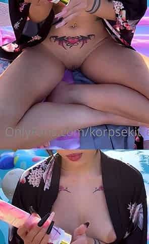 Big boob brunette masturbates on webcam
