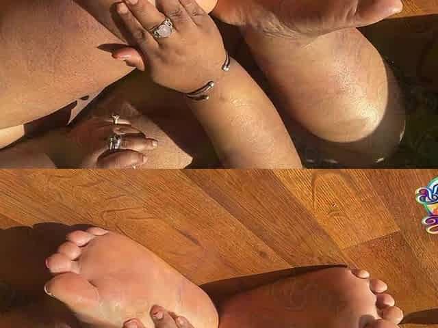 Golden Foot Massage: Ebony SSBBW Massages Feet with Lotion