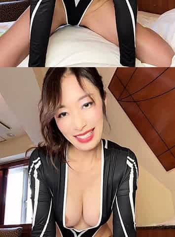 Big boob brunette masturbates on webcam