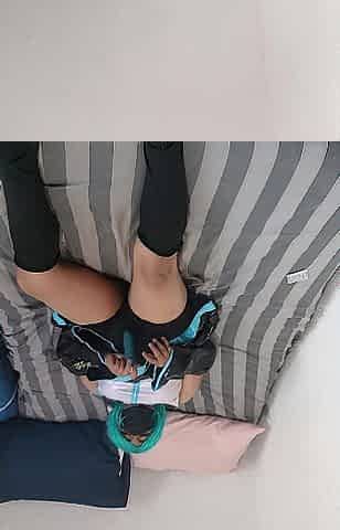 Chico se divierte con su vibrador mientras hace cosplay de Hatsune Miku