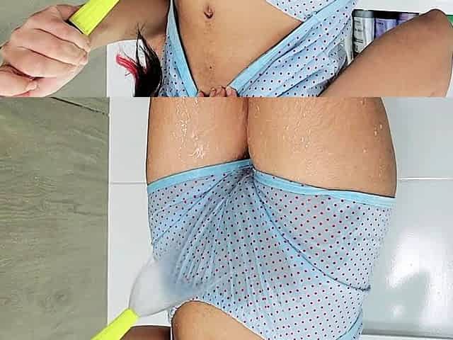showing her wet camel toe, sharing her pussy in the