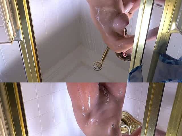 Cece Capella Shows Rubbing Her Pussy And Taking Dildo In
