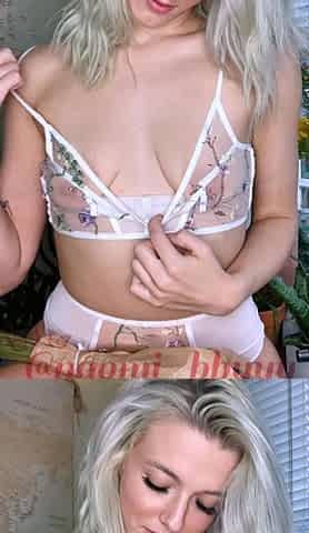 Amateur Webcam Cute Teen Plays Solo with Big Dildo