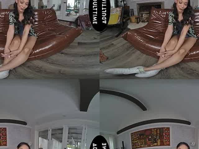UP CLOSE VR - Lewd Small Sarah Lace Shows U Her Riding Skills On Your Hard Wang - POV