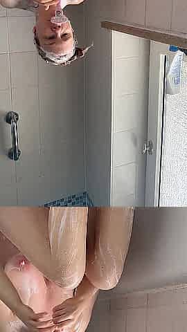 Sexy Teen Shaves Her Snatch