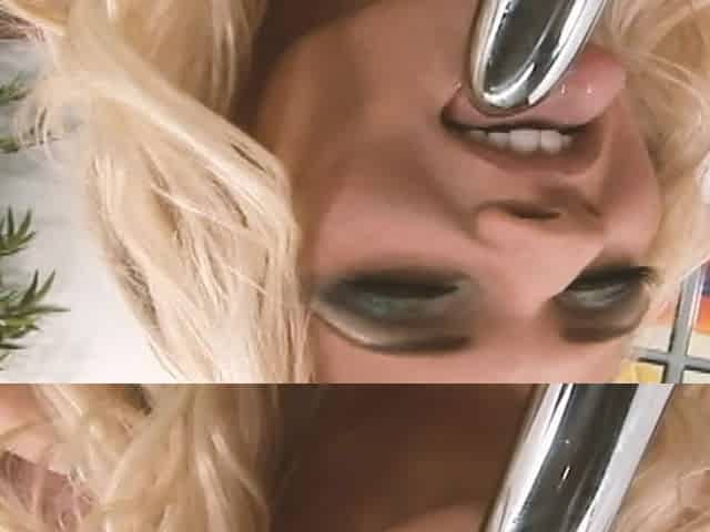 Foot Sluts Scene-2_beautiful Blonde MILF with a Big Ass Ends up with Her Feet Running