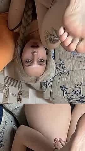 Stepsister Loves to Play with Her Feet