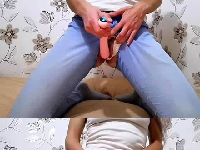 Big-Ass Babe Masturbates to Orgasm with Sex Toy on Webcam