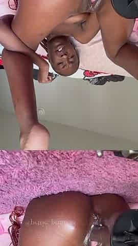 Black Bangs Herself Untill That babe Squirt And Cream