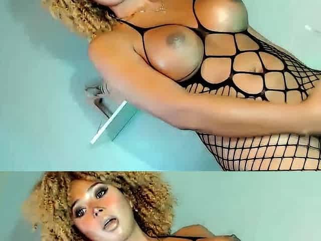 Hot Webcam Babe Loves Dildo Anal Masturbation