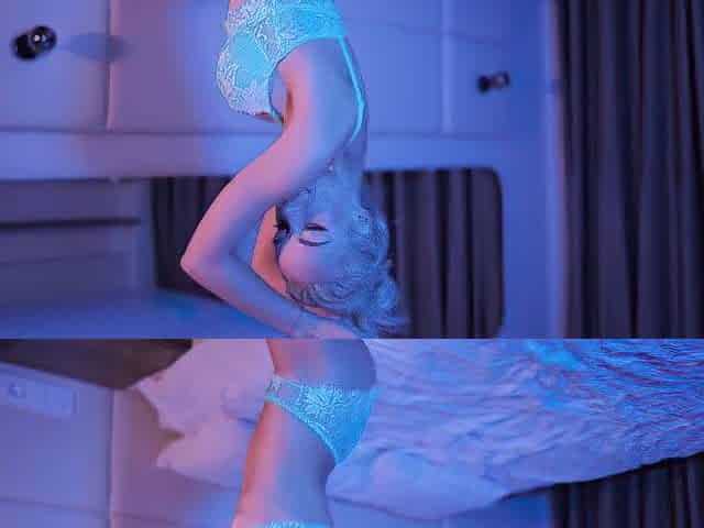 Lara Frost (Juleeya69) sexy blond in hotel room dancing and playing with her snatch (Onlyfans Preview