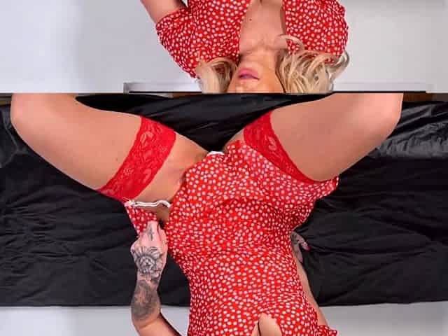 MILF Teases Her Juicy Pussy For You
