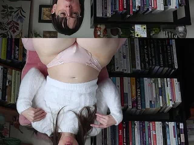 Brunette solo masturbation on webcam