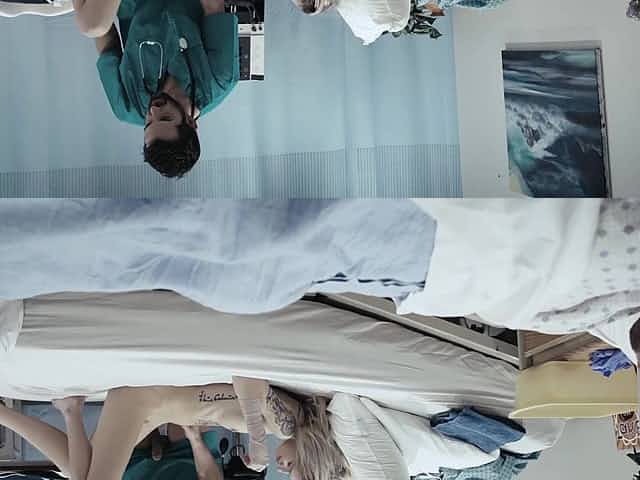 Belly down pussy fuck in hospital. Boyfriend watches his gf having fun with the doc