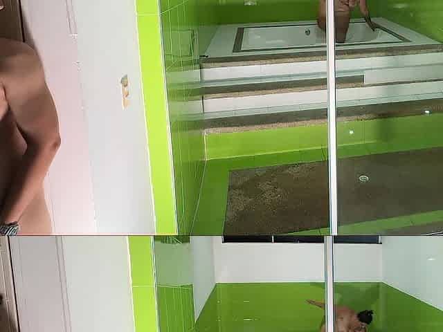 My neighbour sees me in the sexy tub and I call him to give him a head and take a shower