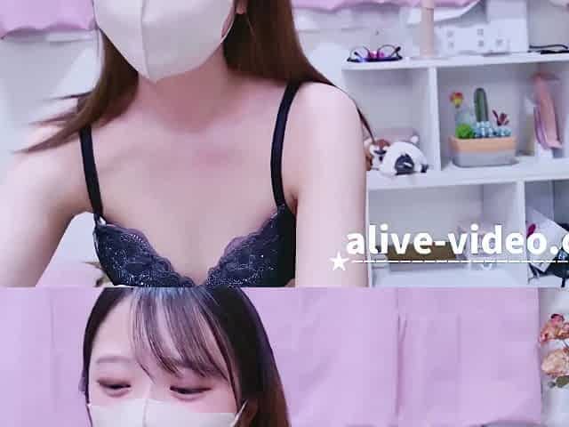 Erotic live chat with cute beautiful girl