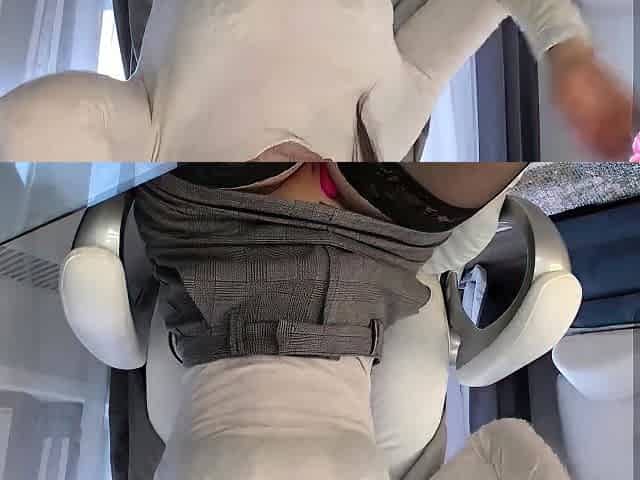 Amateur Webcam Teen Flashes Masturbates