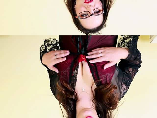 Willing housewife Bonnie fucks a dildo