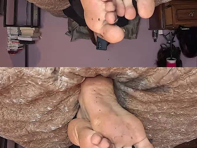 Doom scrolling whilst showing off my soles