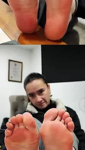 Amateur Foot Fetish Girlfriend Sucks and gives a Footjob