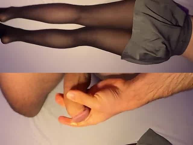 Girlfriend Mia Let Me Cum On Her Pantyhose Feet