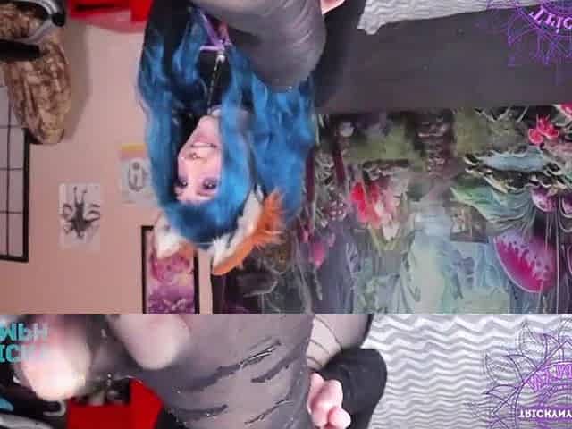 Tits out and having a precious time on stream :)