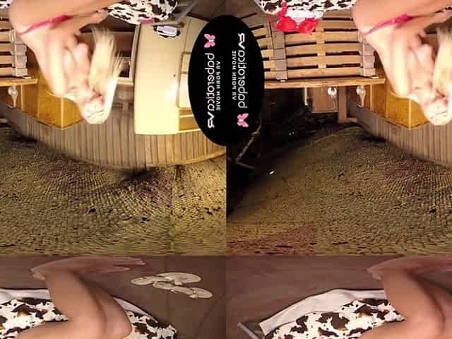 Solo golden-haired screw doll, Izzy Delphine is groaning, in VR