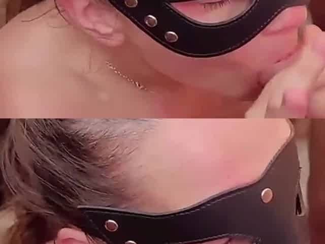 douche de foutre en bukkake sur la plage
