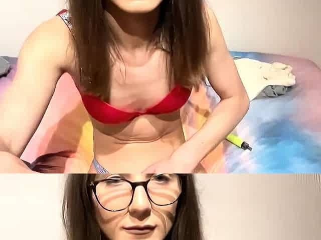 Brunette Couch Webcam Solo Fun Masturbating