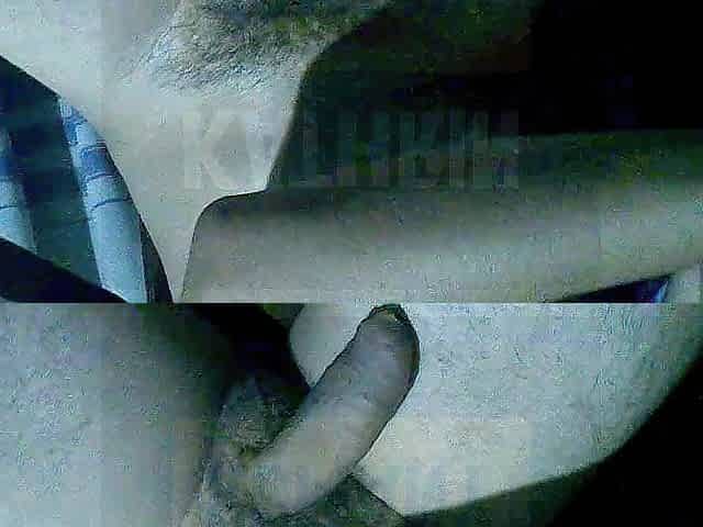Hombre masturbandose en casa solo