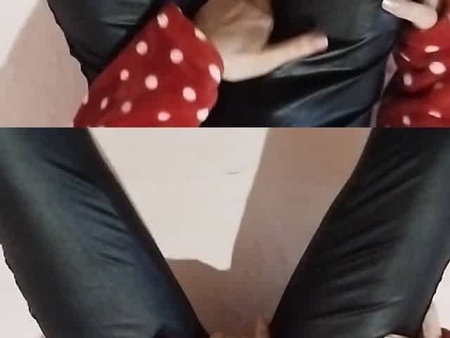 I LOVE TO BANG MY SNATCH WITH A LARGE TOY IN EBONY NYLONS