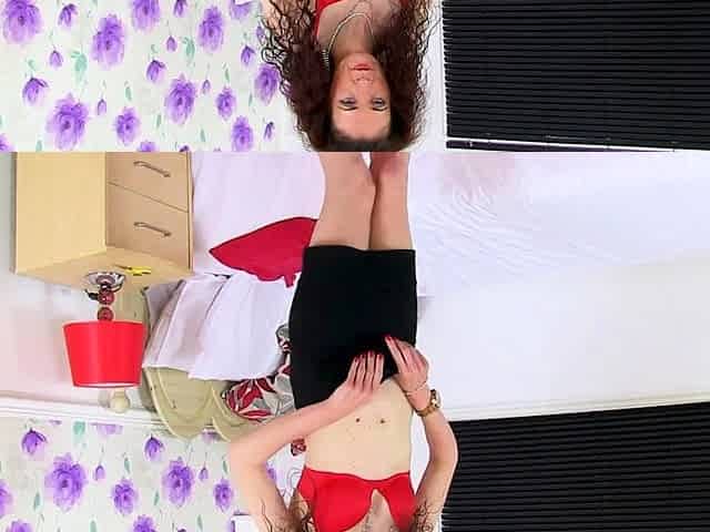 UK milf Scarlet loves masturbating in tights