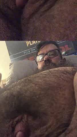 FTM bear chub plays with blowjob toy