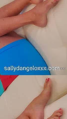 Big boob brunette masturbates on webcam