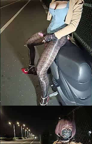 Lewd Kitten live on CAM4, following the audience's instructions until spunk fountain .4. (@16:26)