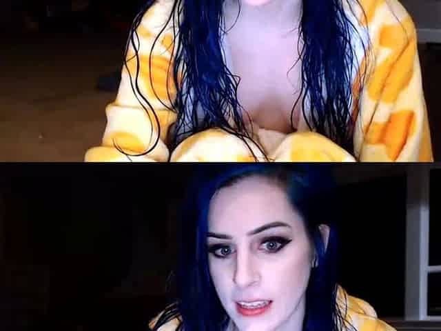 Brunette Couch Webcam Solo Fun Masturbating