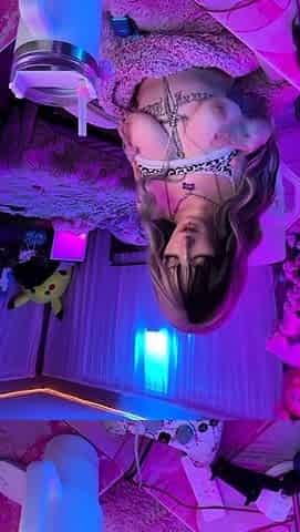 Homemade amateur webcam babe masturbating