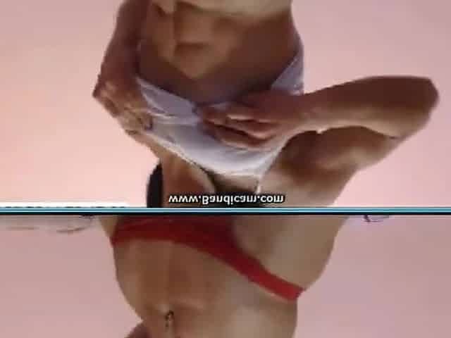 sleek webcam girl’s abs, pecs and biceps